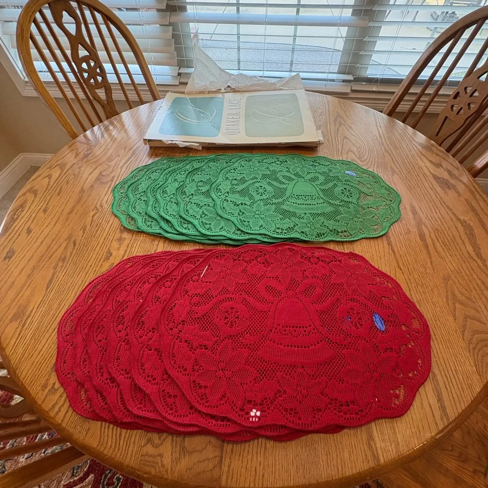 Quaker Lace Place in Box Mats Victorian Set 18 Red Green Off White Christmas
